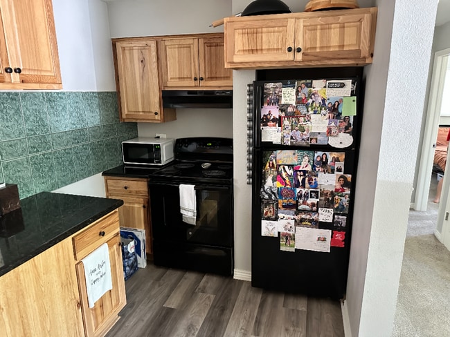 Building Photo - Available December! Cosy duplex in Potter Highlands!