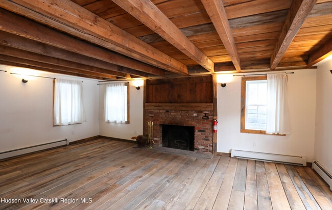 Building Photo - 683 Woodland Valley Rd