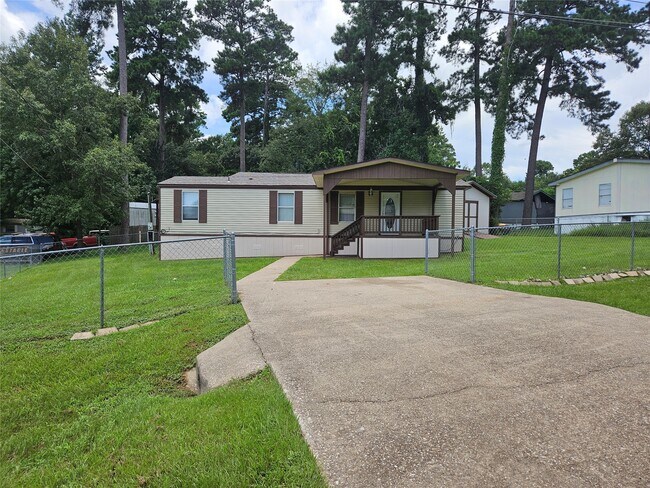 Building Photo - 16974 Balmoral St