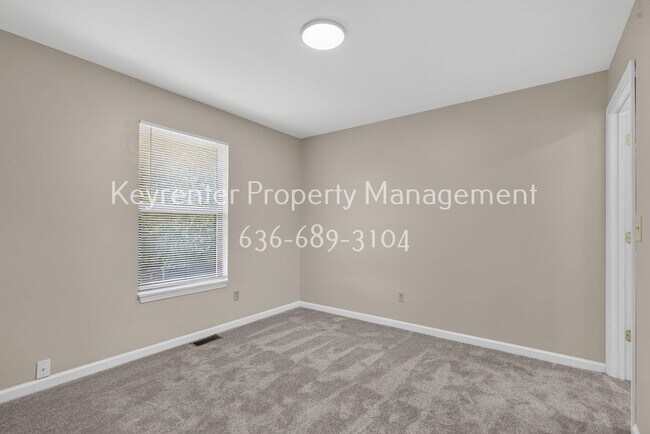 Building Photo - 357 Della Dr
