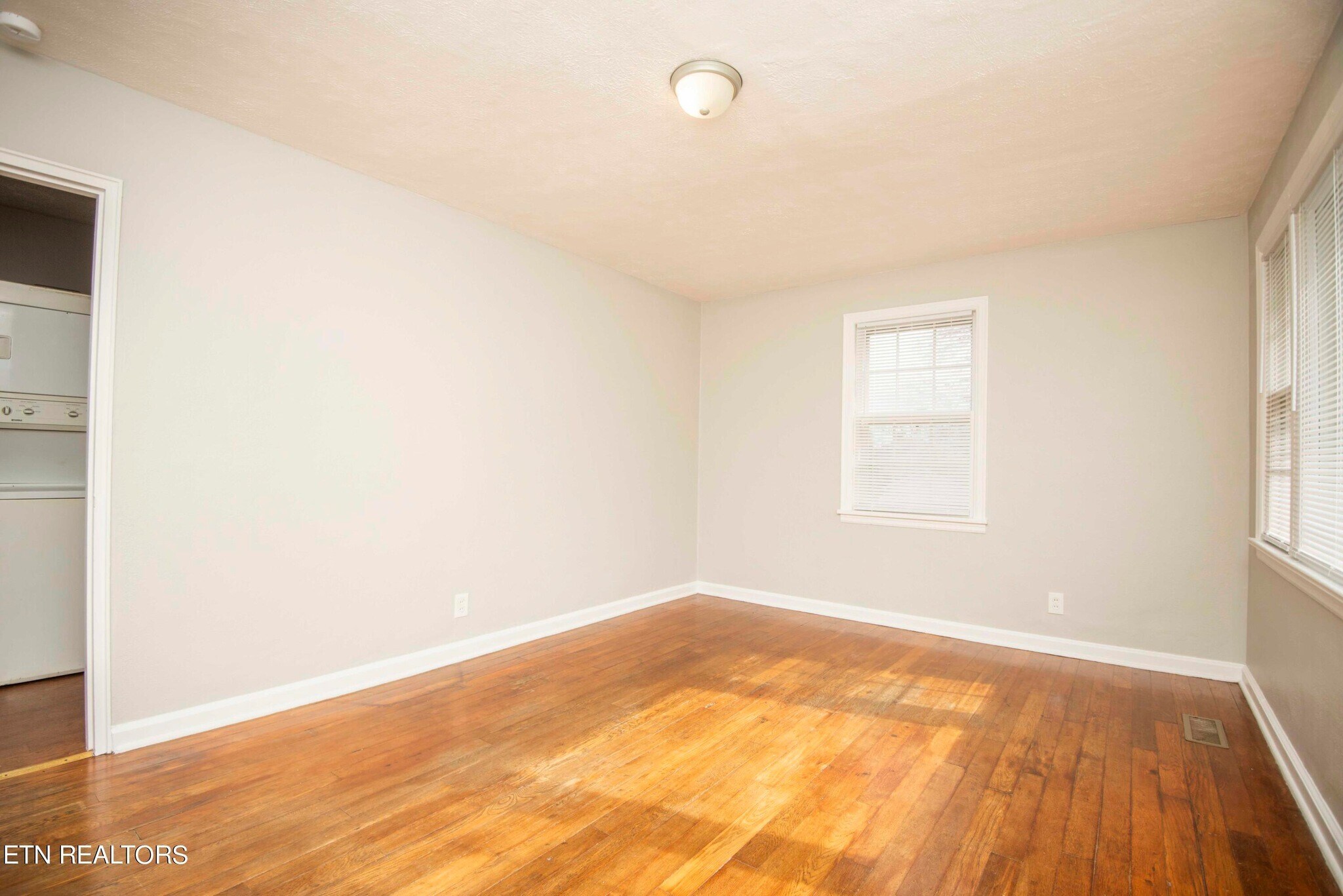 Building Photo - 1039 Oglewood Ave