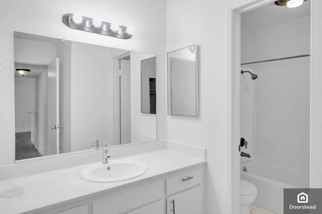 Building Photo - 18620 Hatteras St