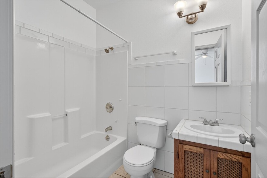 Building Photo - 1912 2nd St