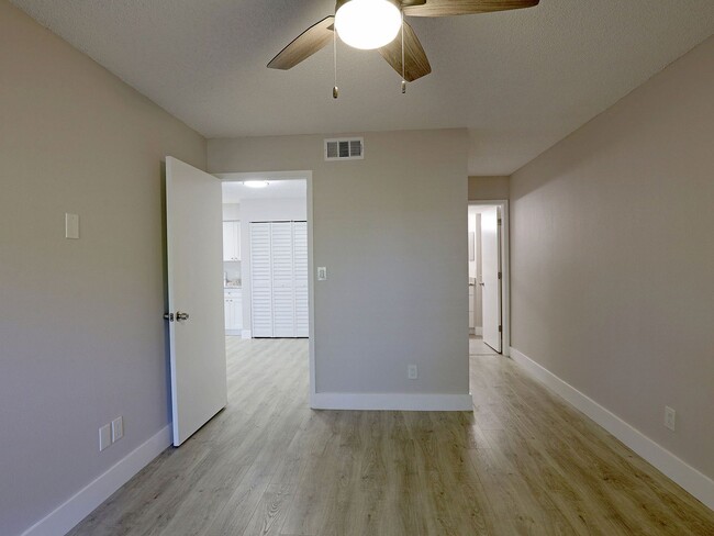 Building Photo - $250 OFF SECOND MONTH RENT AVAILABLE NOW