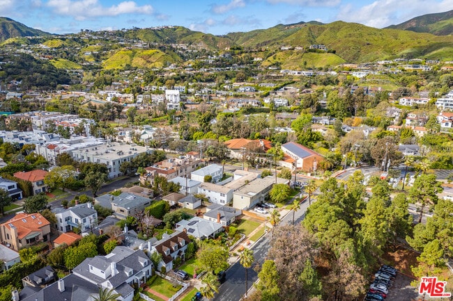 Building Photo - 785 El Medio Ave