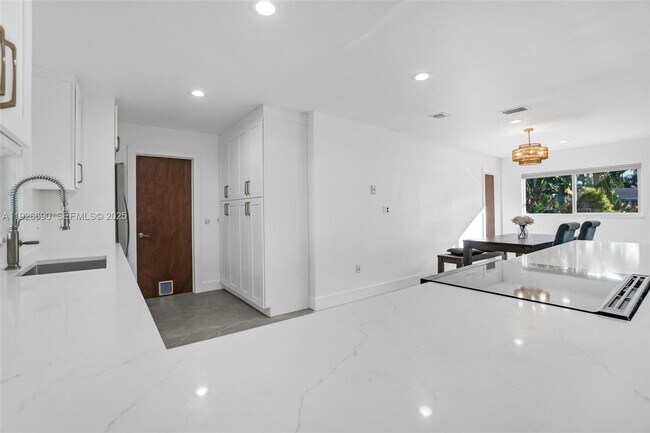 Building Photo - 1478 NE 57th St