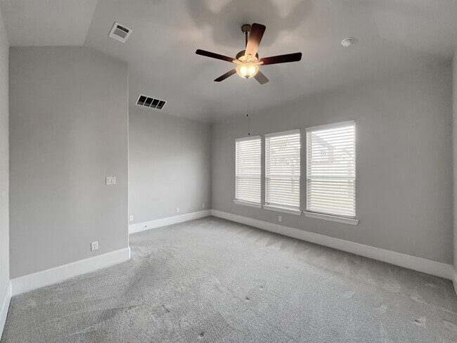 Building Photo - 16807 Hemlock Grove Dr