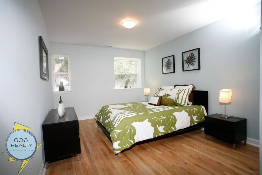 Building Photo - 6954 N Greenview Ave