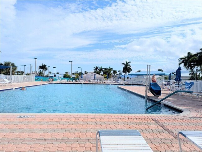 Building Photo - 438 Nettles Blvd