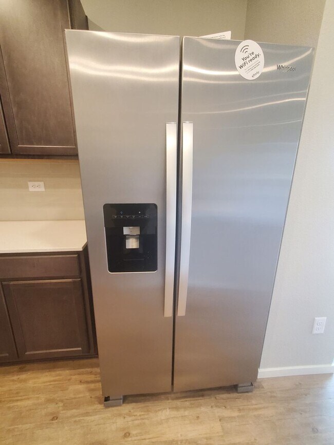 Building Photo - Updated and Bright 3 Bedroom Townhouse in Greeley!