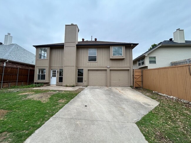 Building Photo - 1131 Holly Dr