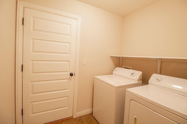 Building Photo - 4718 Dehaven Dr