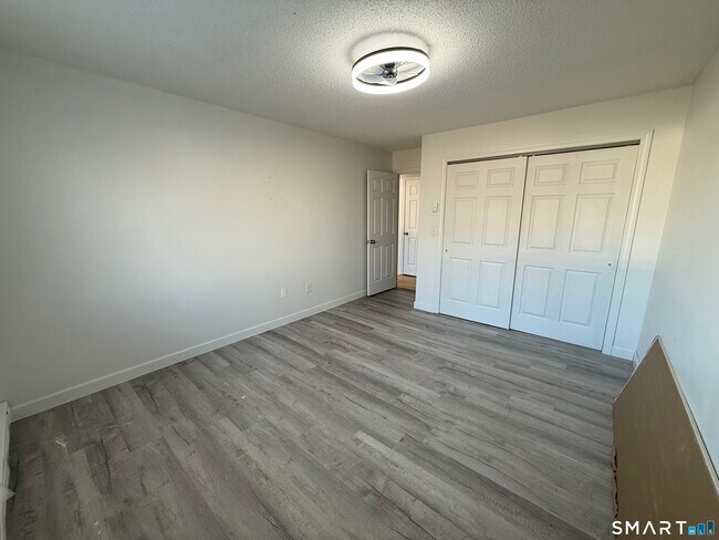 Building Photo - 264 Scott Rd