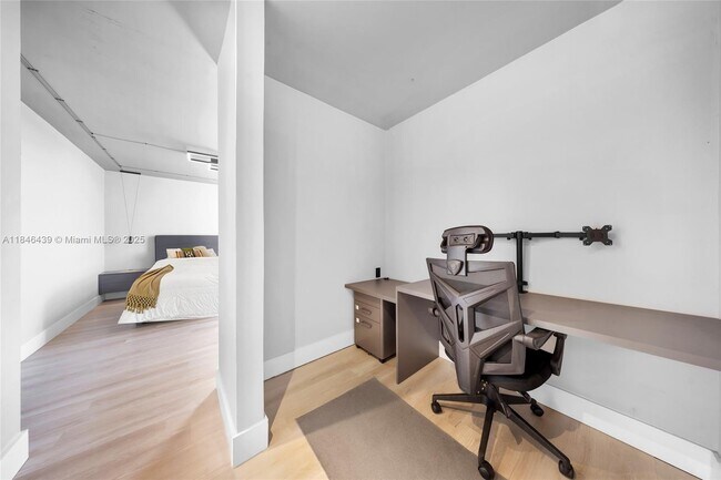 Building Photo - 13499 Biscayne Blvd