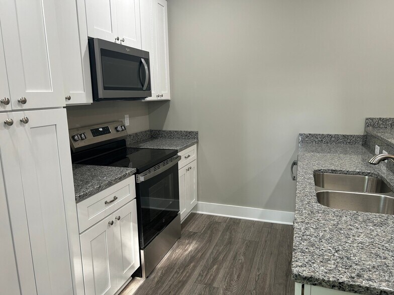 Building Photo - 2084 Ridgeview Dr NW