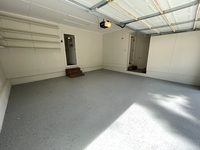 Building Photo - Renovated 3/2.5 House in Chieftain Hills- ...