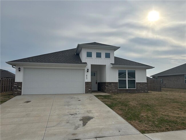 Building Photo - 813 S Sparrow St