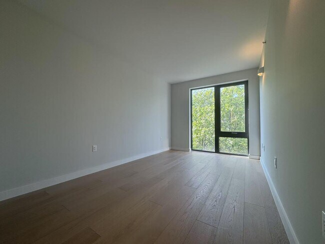 Building Photo - 136-80-136-41 41st Ave