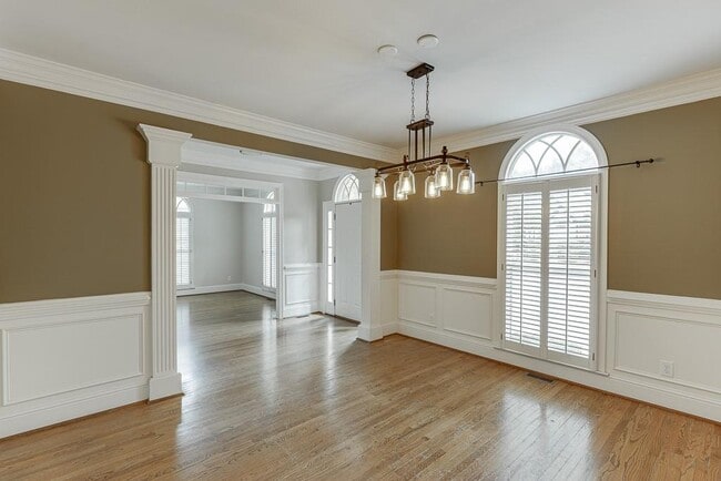 Building Photo - 2885 Towne Village Dr NW