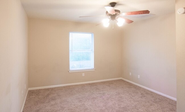 Building Photo - AUGUST PRE-LEASE!  4 Bedroom/3.5 Bathroom ...