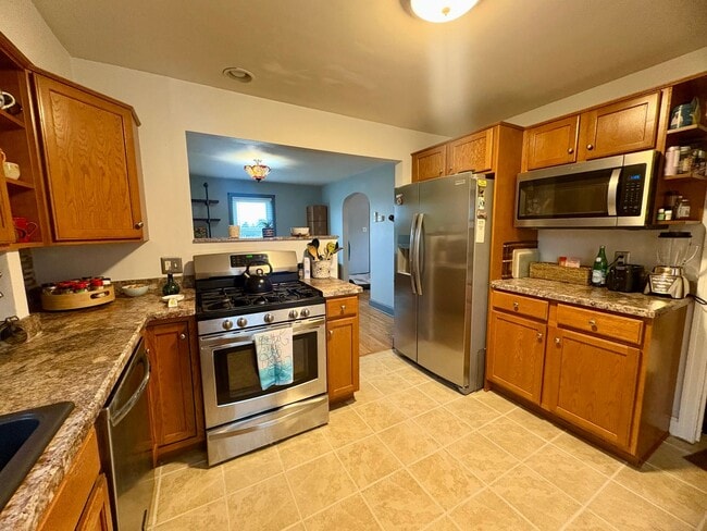 Building Photo - 3 Bedroom 1 Bathroom in Harrisburg!