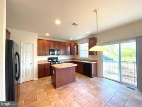 Building Photo - 46053 W Westbury Blvd