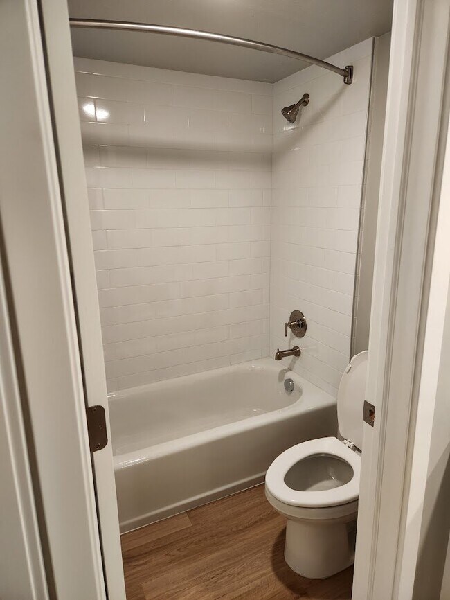 Building Photo - 1032 E 400 S