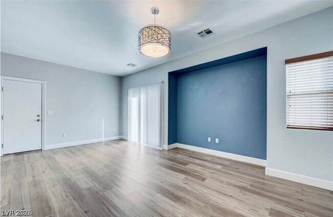 Building Photo - 128 Tilbury Ave