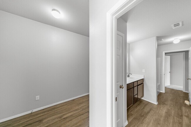 Building Photo - 4 Bedroom 2 Bath in Morningside Estates
