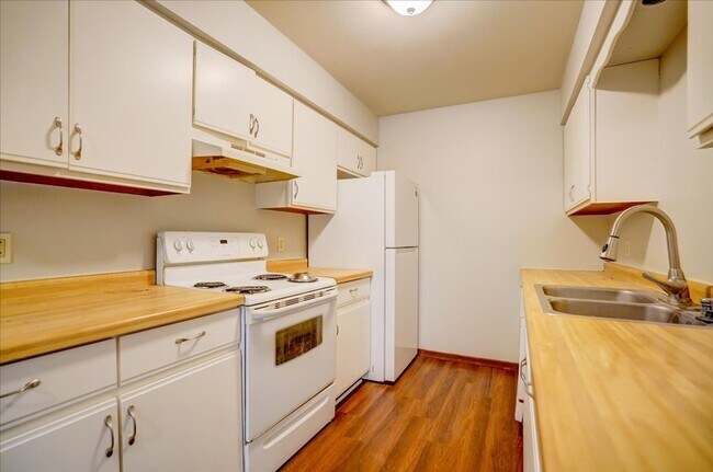 Building Photo - 58 Sunfish Ct