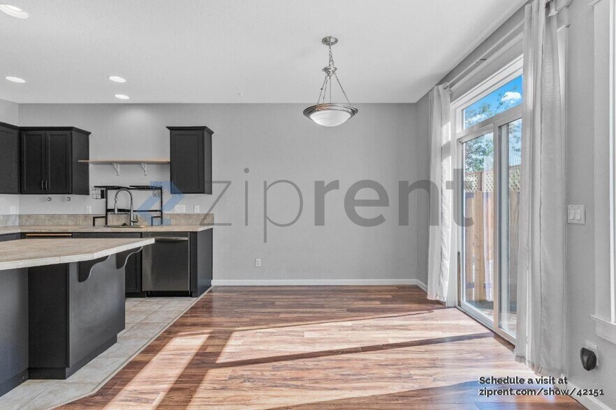 Building Photo - 5017 SW Wentworth Terrace