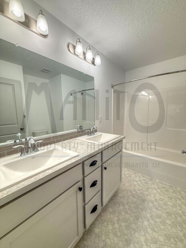 Building Photo - Spacious Airway Heights Home