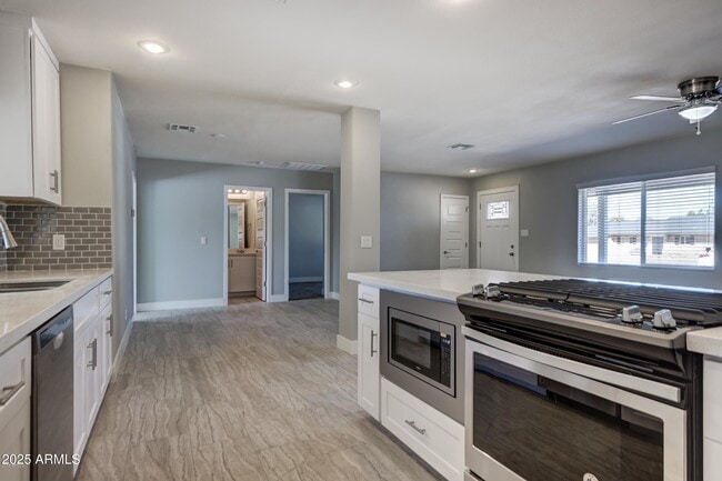 Building Photo - 557 W Toledo St