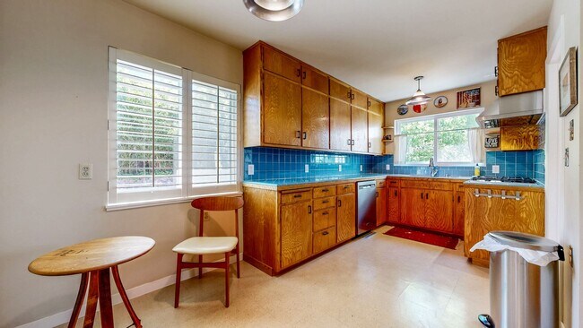 Building Photo - 4560 Sullivan Ct