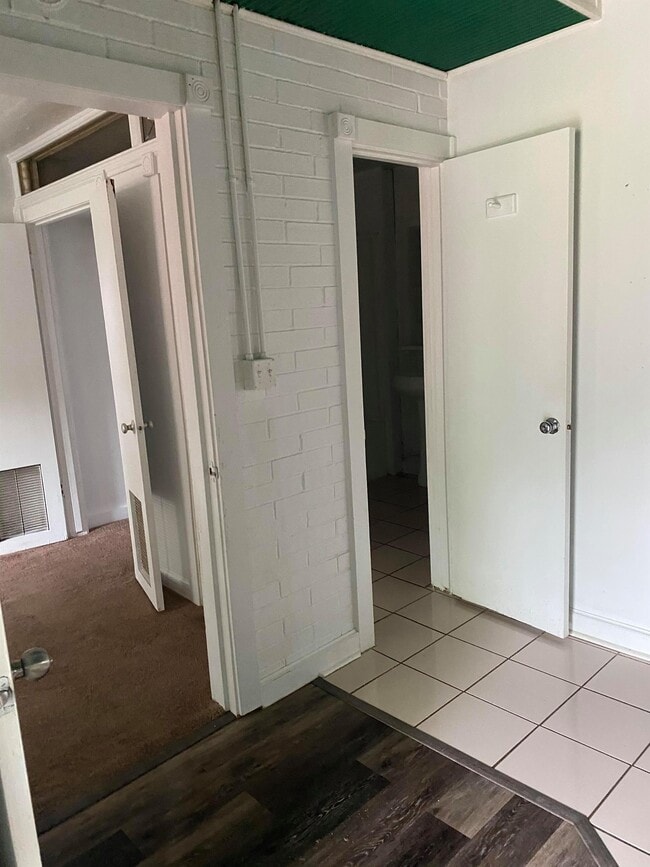 Building Photo - 428 W Locust St