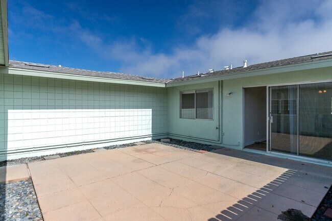 Building Photo - 173 W Elfin Green