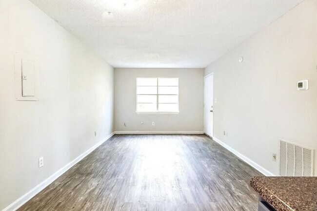 Building Photo - 1112 4th Ave W