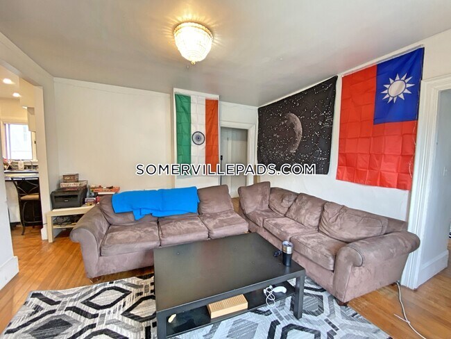 Building Photo - 76 Curtis St