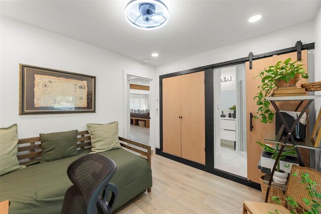 Building Photo - 802 N Wilcrest Dr