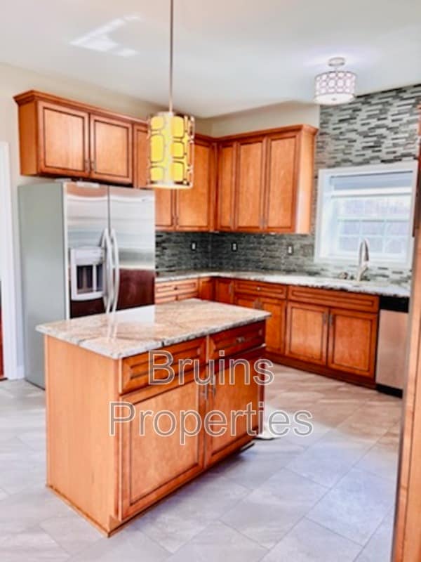 Building Photo - 2324 Alderbrook Dr