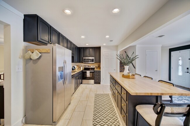 Building Photo - 1024 Juniper Ave