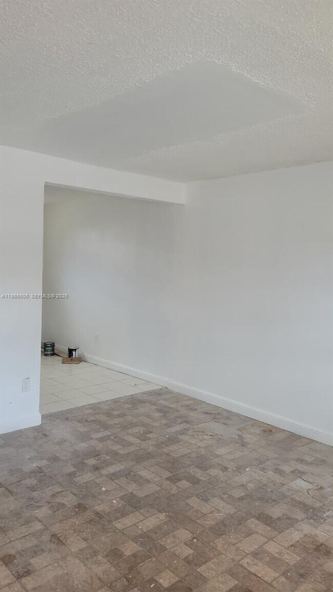 Building Photo - 1406 NW 2nd Ave