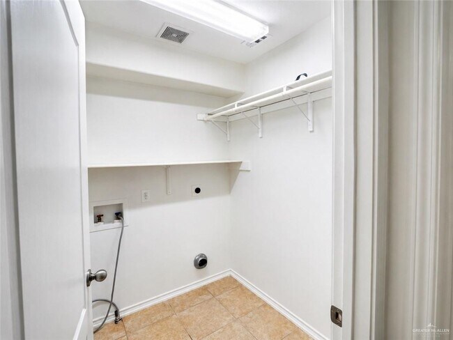 Building Photo - 5117 Jasmine Ct