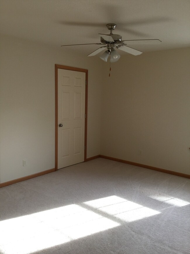 Building Photo - 5520-22 Hunley Ct.