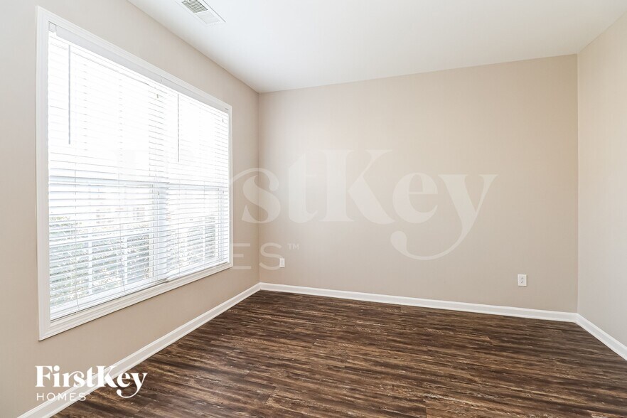 Building Photo - 9827 Jeanette Cir