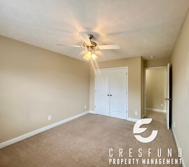 Building Photo - 4BR 2.5 Bath with Screened Porch and priva...