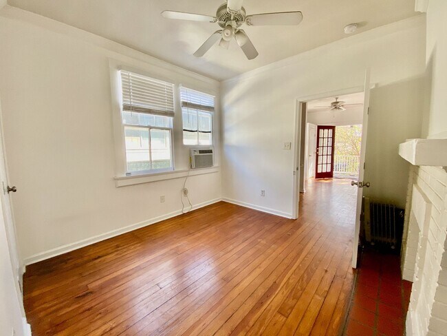 Building Photo - 1BD/1BA Uptown. Walk to Magazine St, Cherry Coffee, and Wisner Park