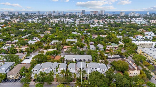 Building Photo - 218 NE 15th Ave