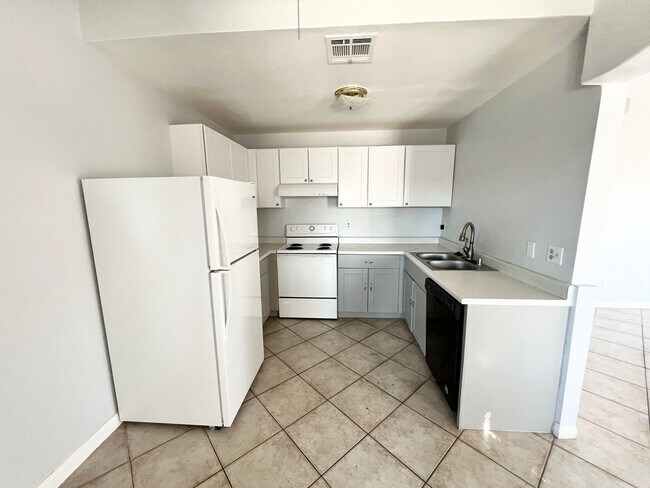 Building Photo - 5096 Spencer St