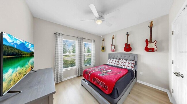 Building Photo - Spacious 5bed - With Amenities!